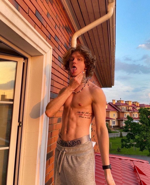 Андрей ноилс - бывший участник swag house,герой слива и мемов