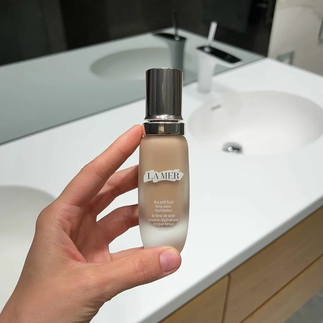 The soft fluid long wear foundation broad spectrum spf 20