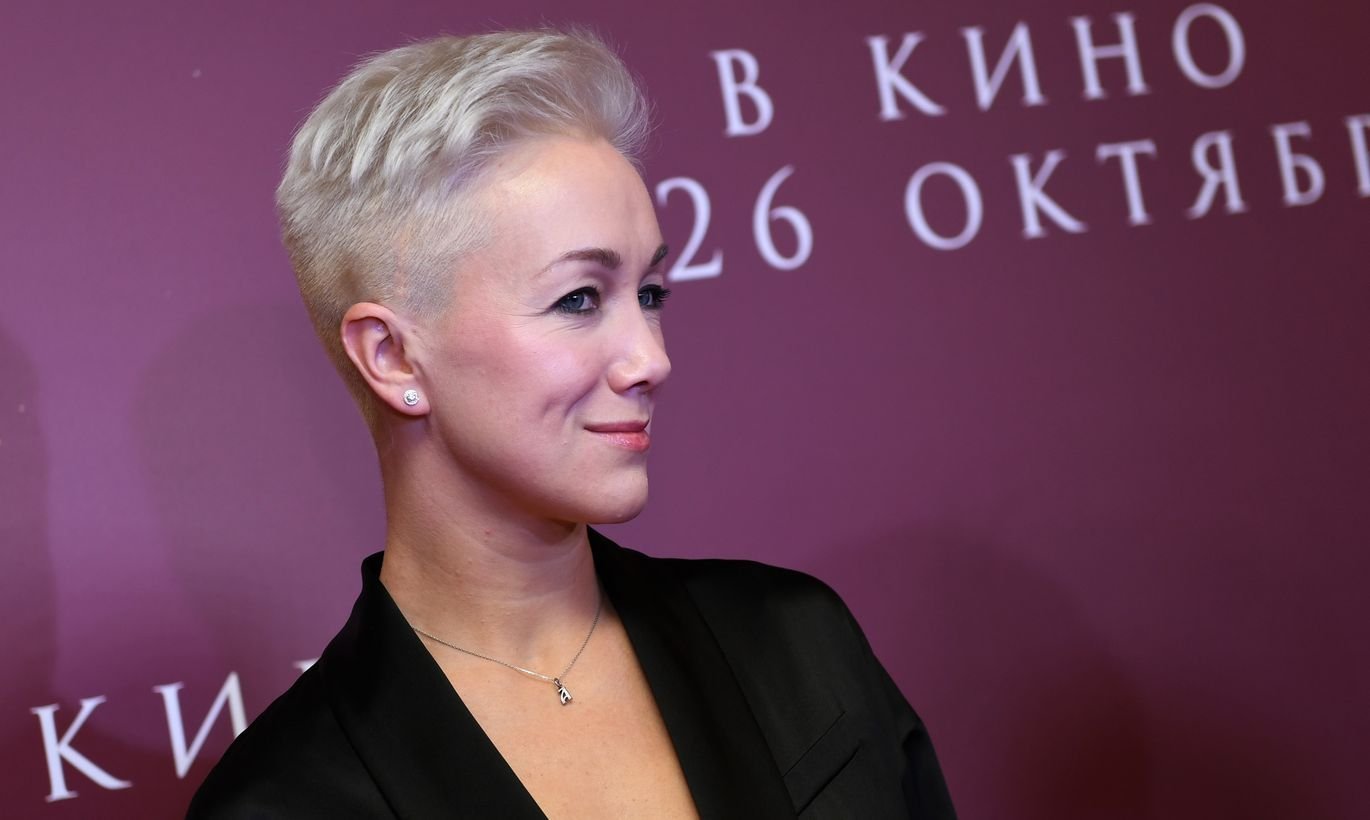 Сделала актрисам длинные волосы в программе. я в восторге от их красоты