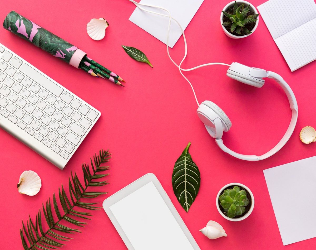 Guide to flat lay photography (17 creative tips!)
